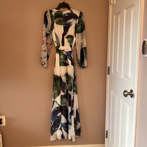 Dress - Picture 3 of 12